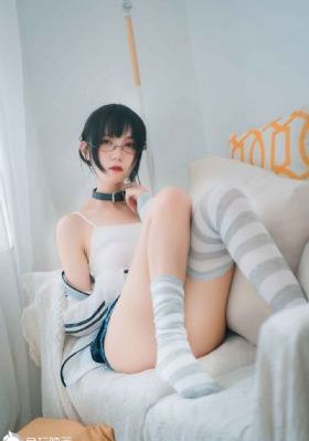 小雪被老汉玩得嗷嗷叫_4K完整在线观看